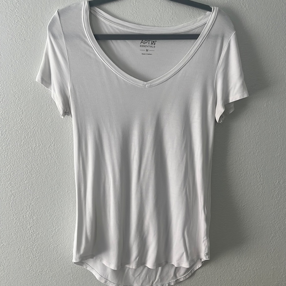Apt. 9 Essentials Basic V-Neck White T-shirt